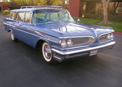 1959 Pontiac Bonneville Safari Station Wagon - image 2