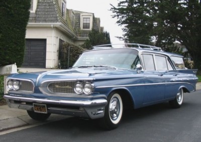 1959 Pontiac Bonneville Safari Station Wagon - image 3