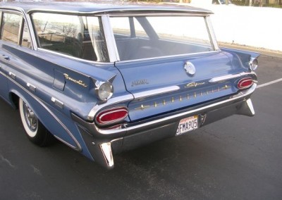 1959 Pontiac Bonneville Safari Station Wagon - image 4